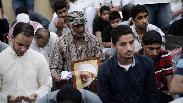 Bahrain jails five Shias, strips them of citizenship 
